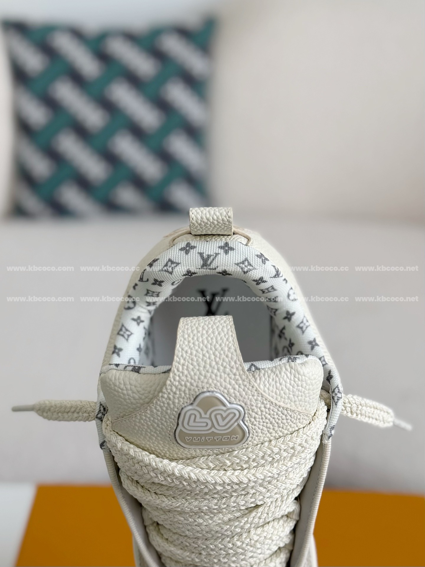 【#4034】 LOUIS VUITTON TRAINER SNEAKERS
