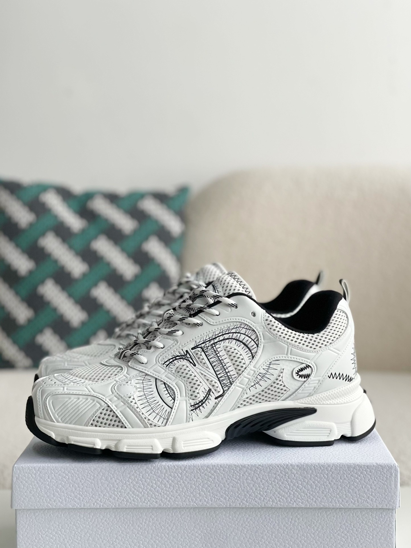 DlOR Running Sneakers