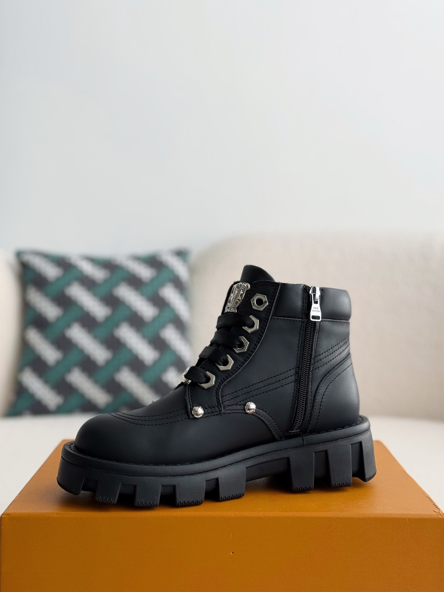 [#3718] LOUIS VUITTON Leather Round toe lace-up boots