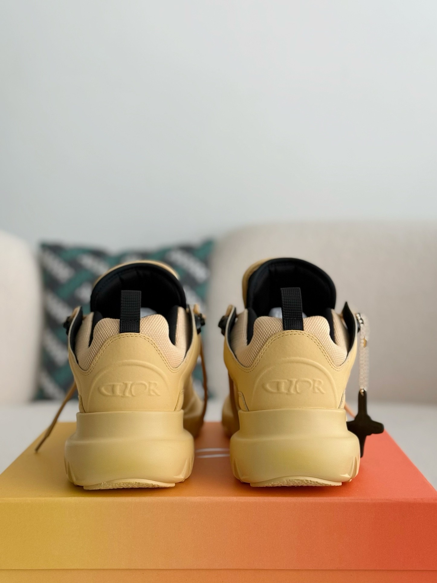 【#3900】 DIOR AND LEWIS HAMIL TON SNEAKER