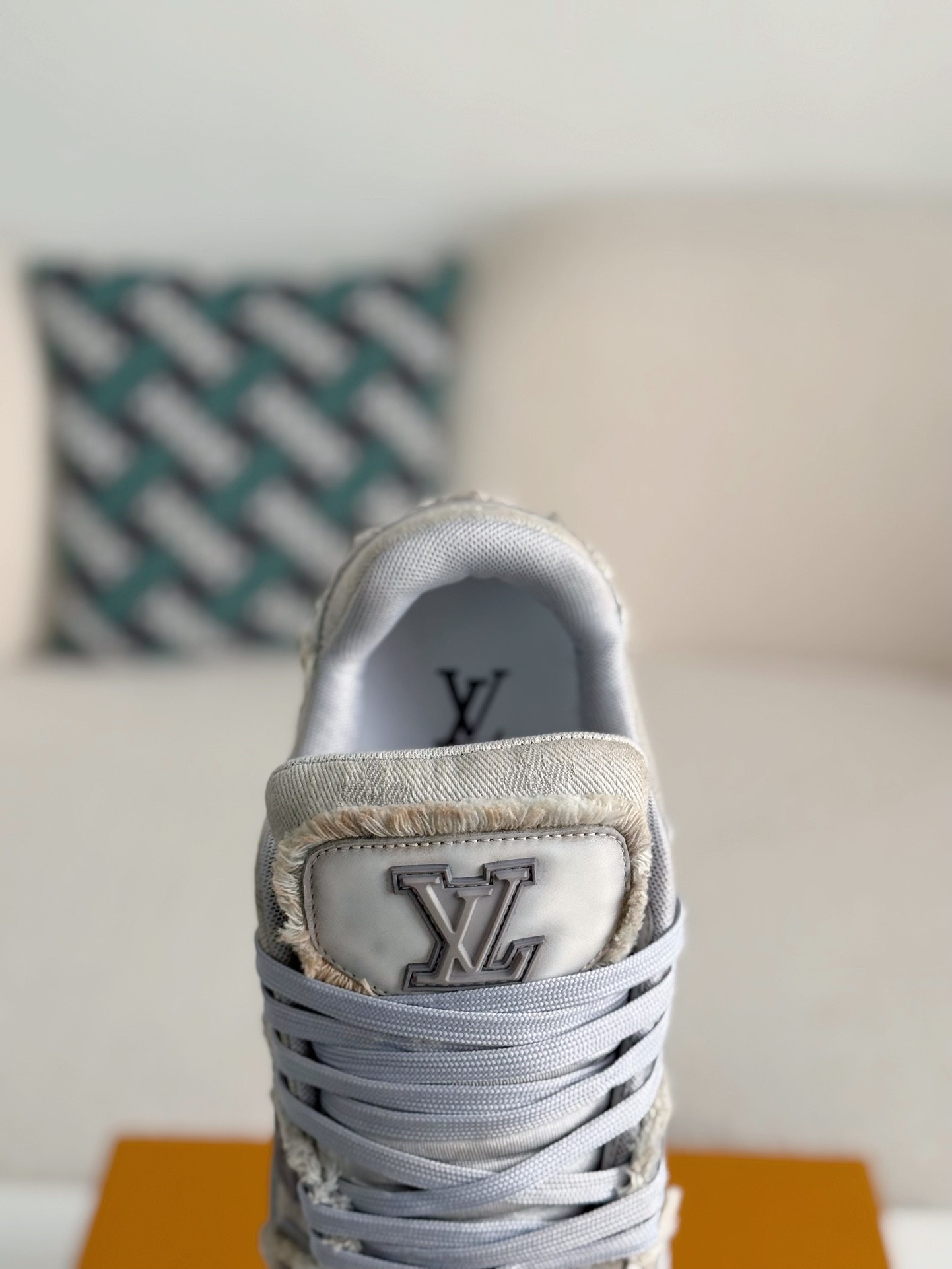 [#3917]LOUIS VUITTON TRAINER SNEAKERS