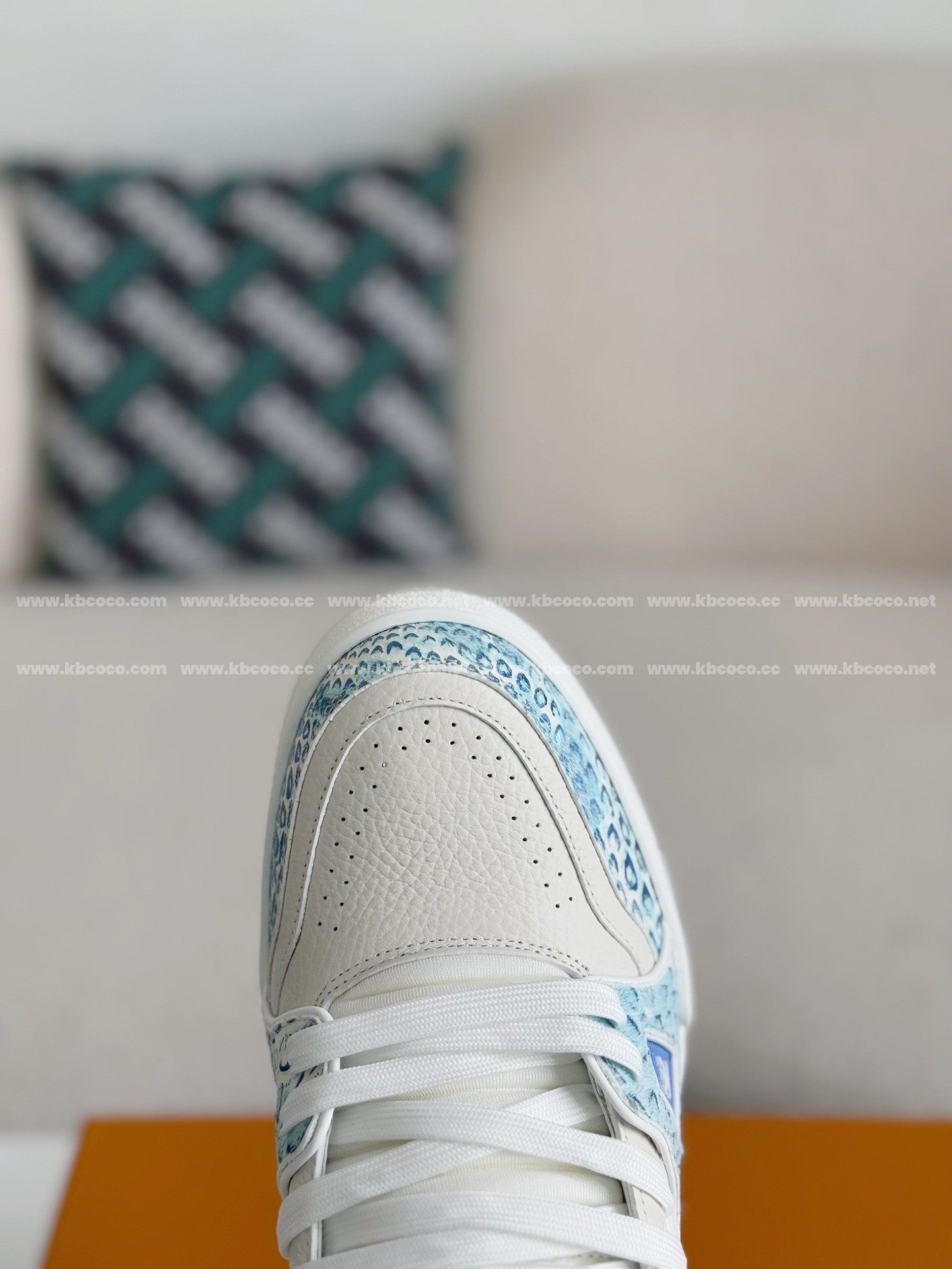 【#3968】 LOUIS VUITTON TRAINER SNEAKERS