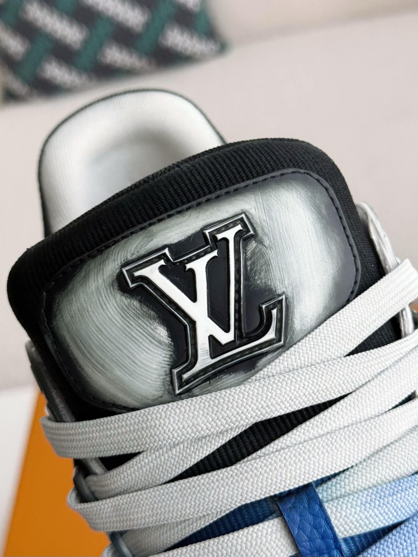 [#3895]LOUIS VUITTON TRAINER SNEAKERS