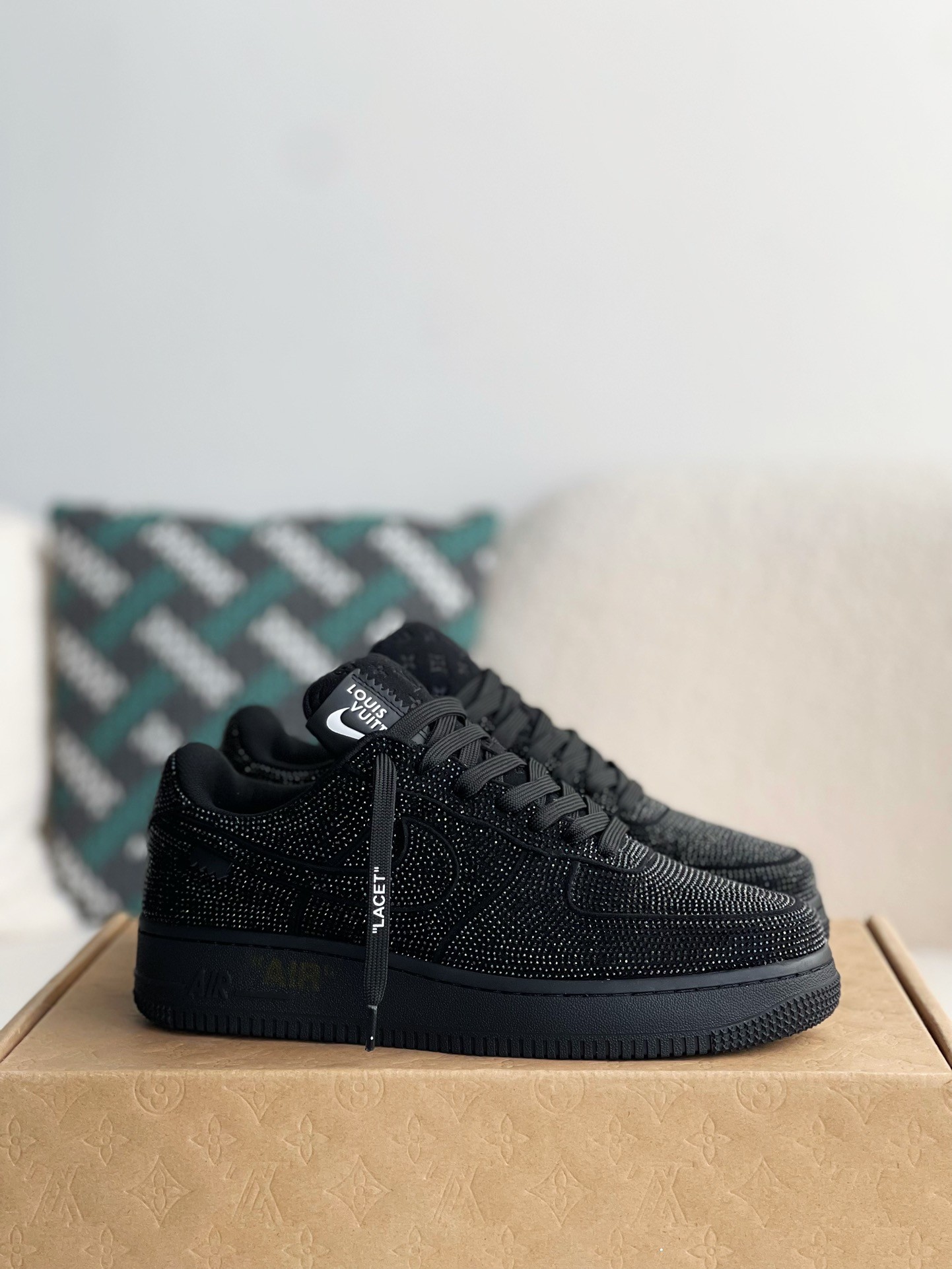 LOUIS VUITTON x NIKE AIR FORCE 1 SNEAKER