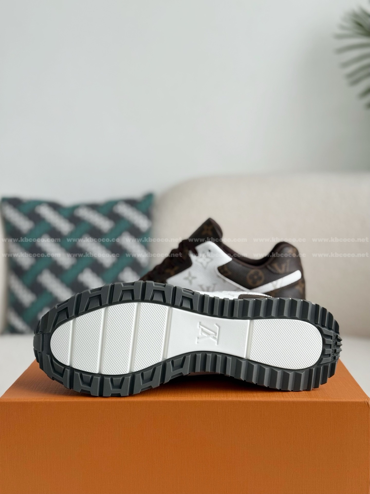 【#5693】 LOUIS VUITTON RUN AWAYCASUAL SHOES