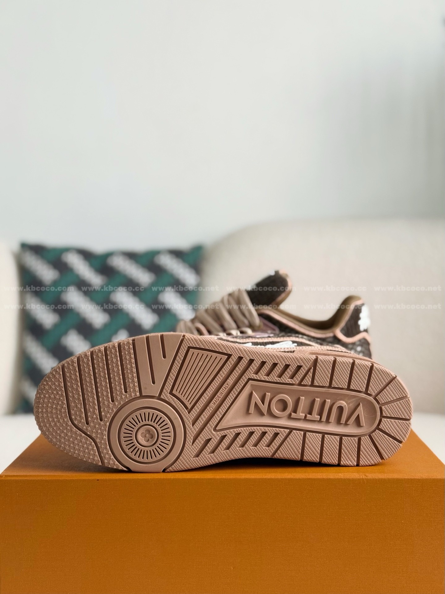 【#5880】LOUIS VUITTON TRAINER SNEAKERS