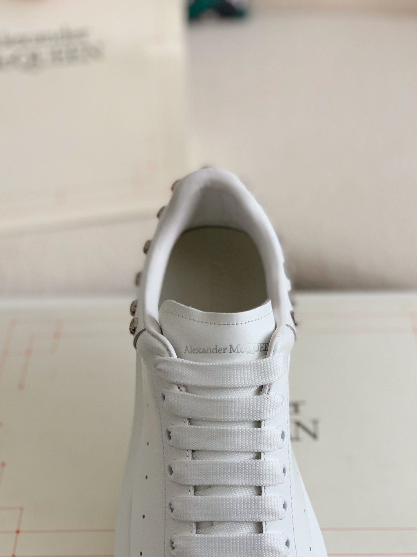 Alexander McQueen MQ White Rose nail tail Sneakers