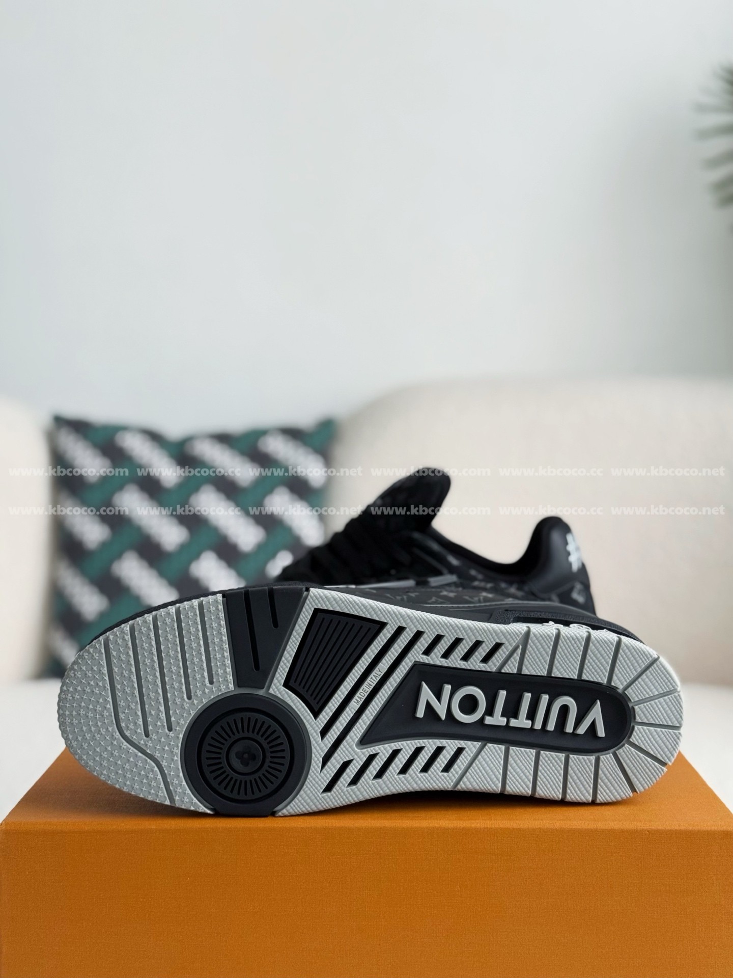 【#5260】 LOUIS VUITTON TRAINER SNEAKERS