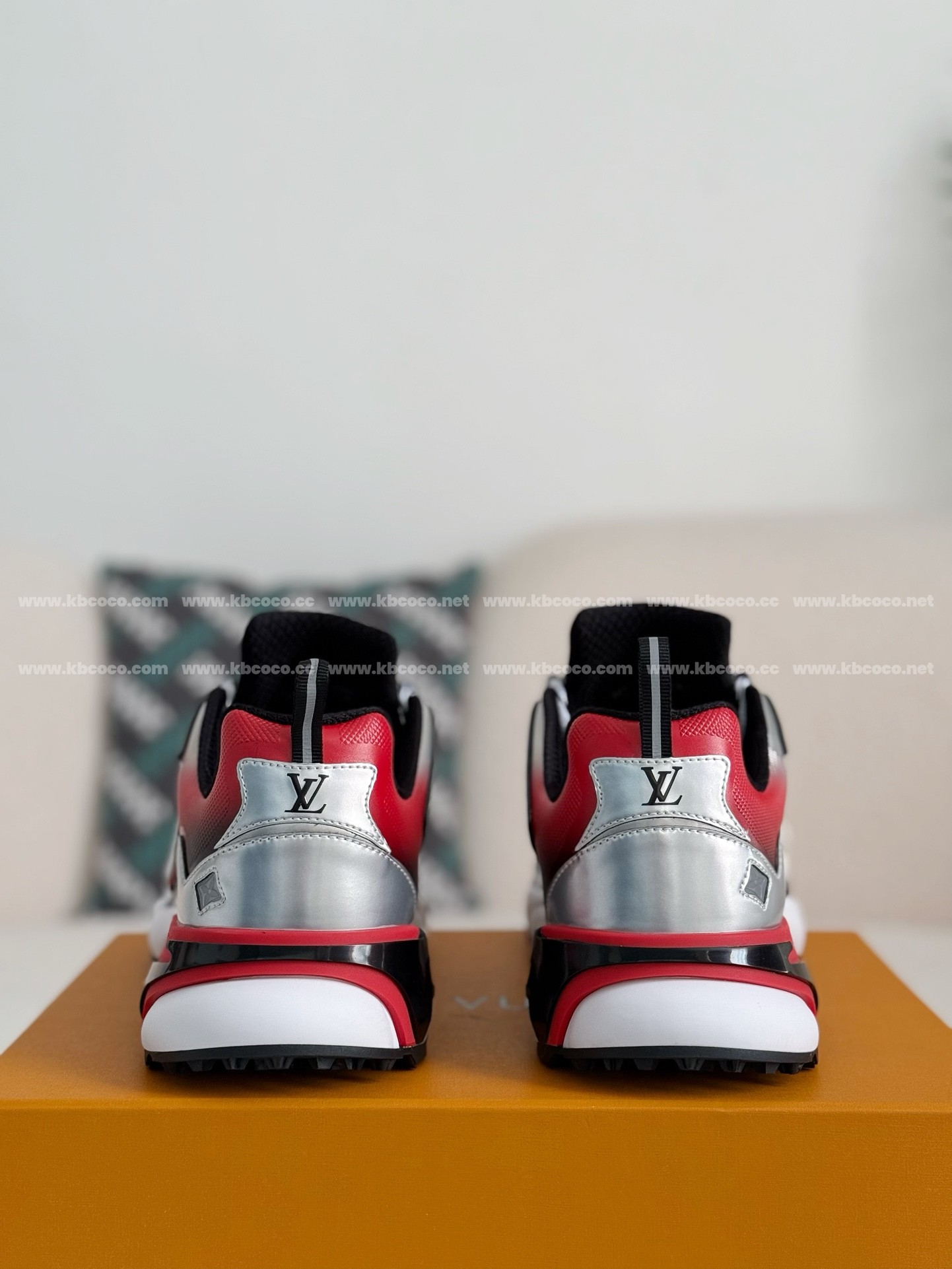 【#4187】 LOUIS VUITTON RUNNER SNEAKERS