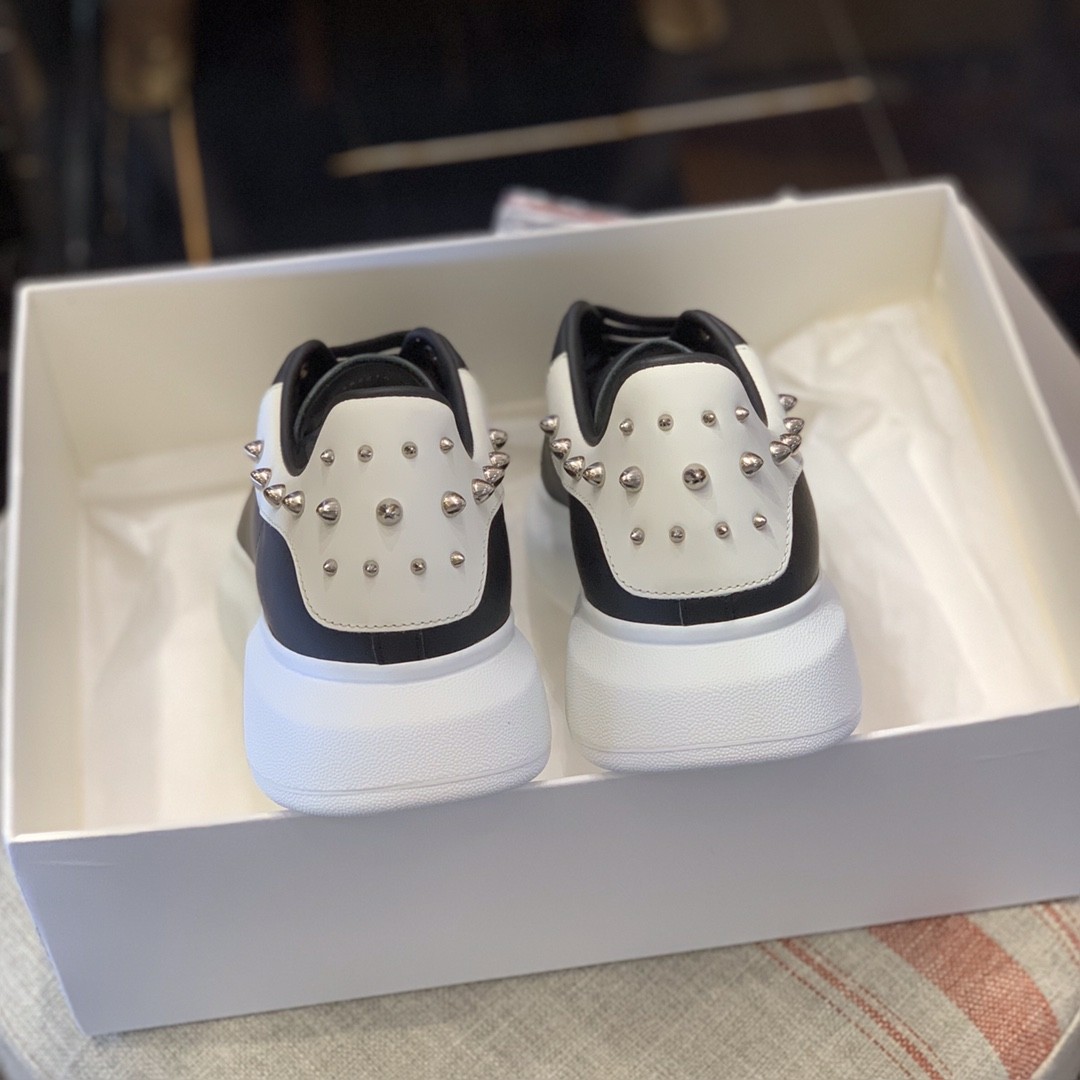 Alexander McQueen MQ Black Point tailSneakers