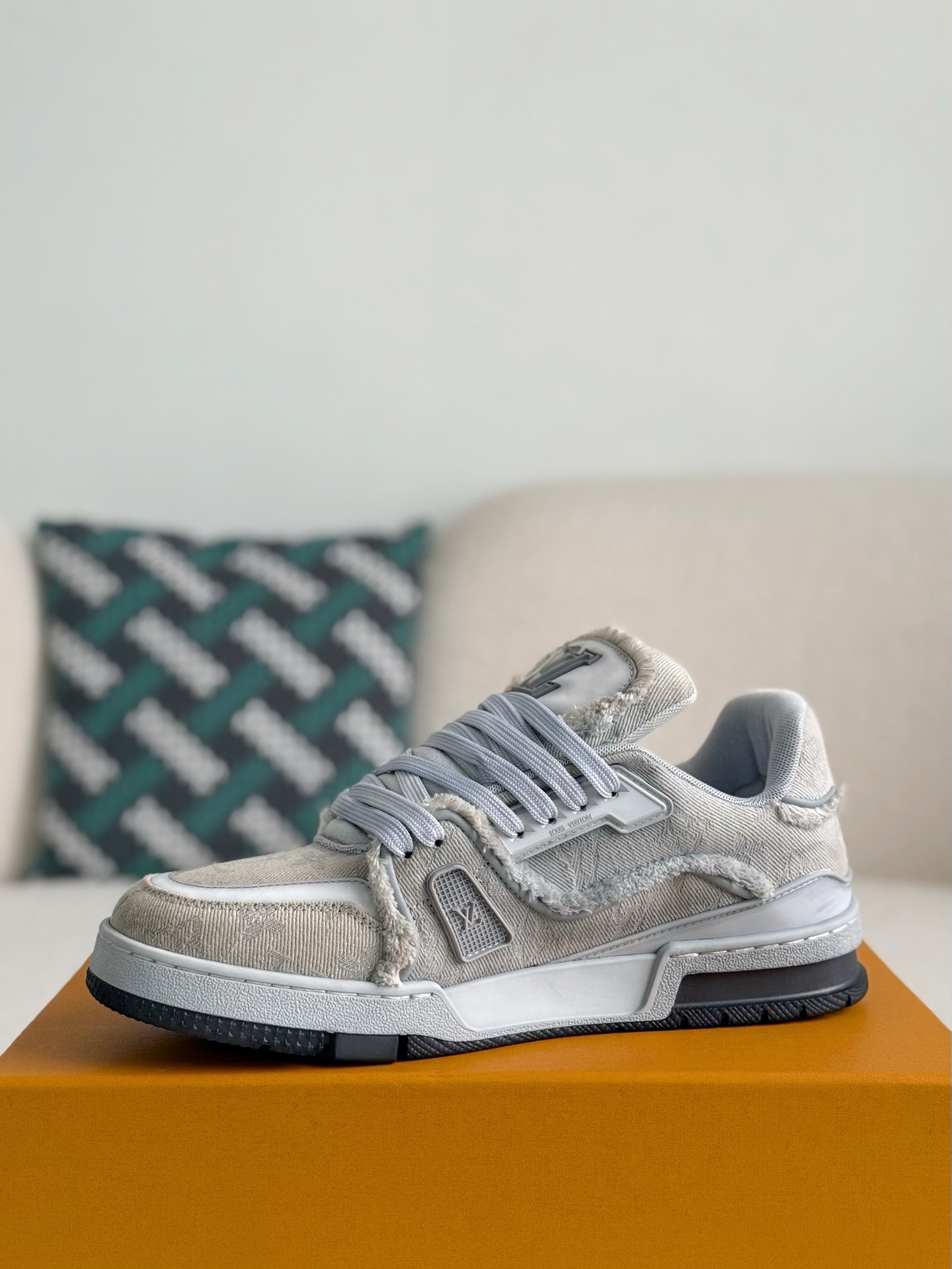 [#3917]LOUIS VUITTON TRAINER SNEAKERS