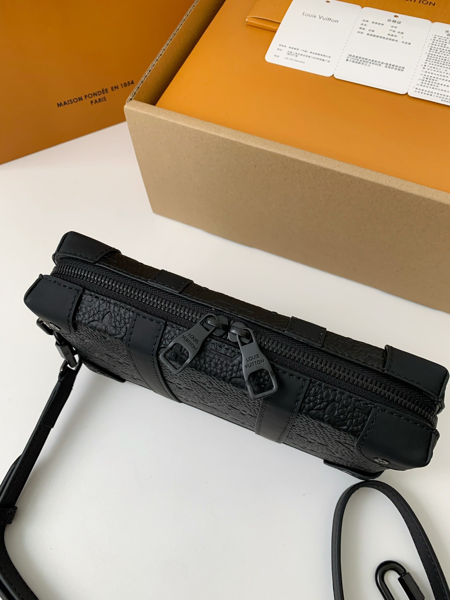 Louis Vuitton's new Sac Plat HorizontaZippé men's black flower briefcase M80224