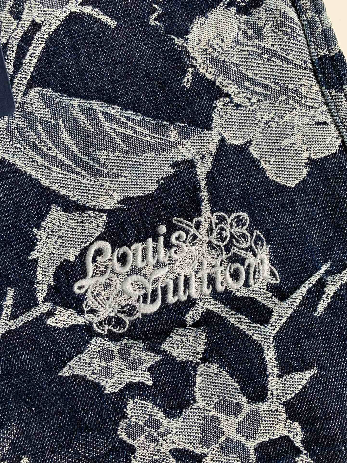 LOUlS VUITTON Jean shorts