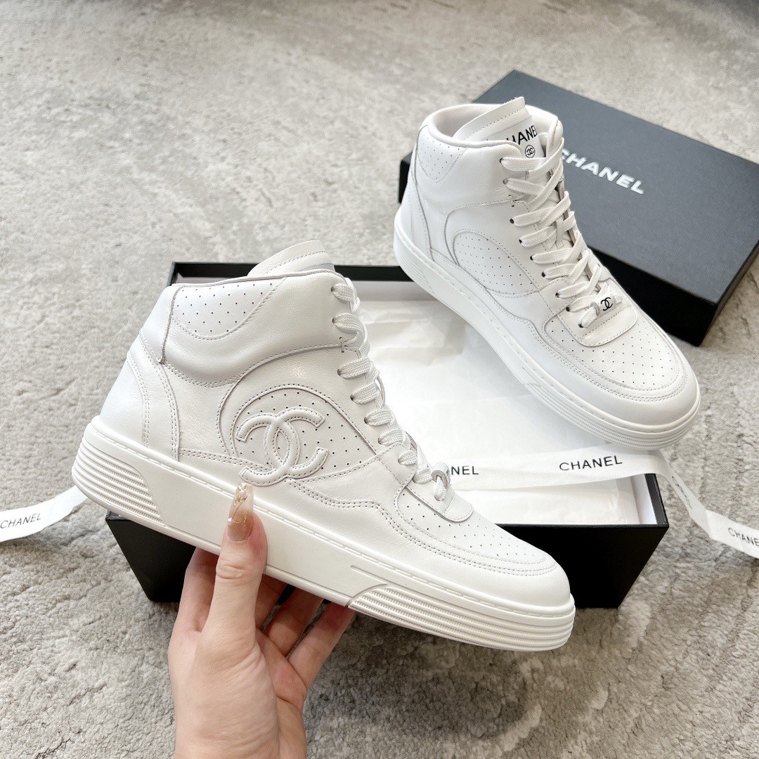 CHANEL Sneakers