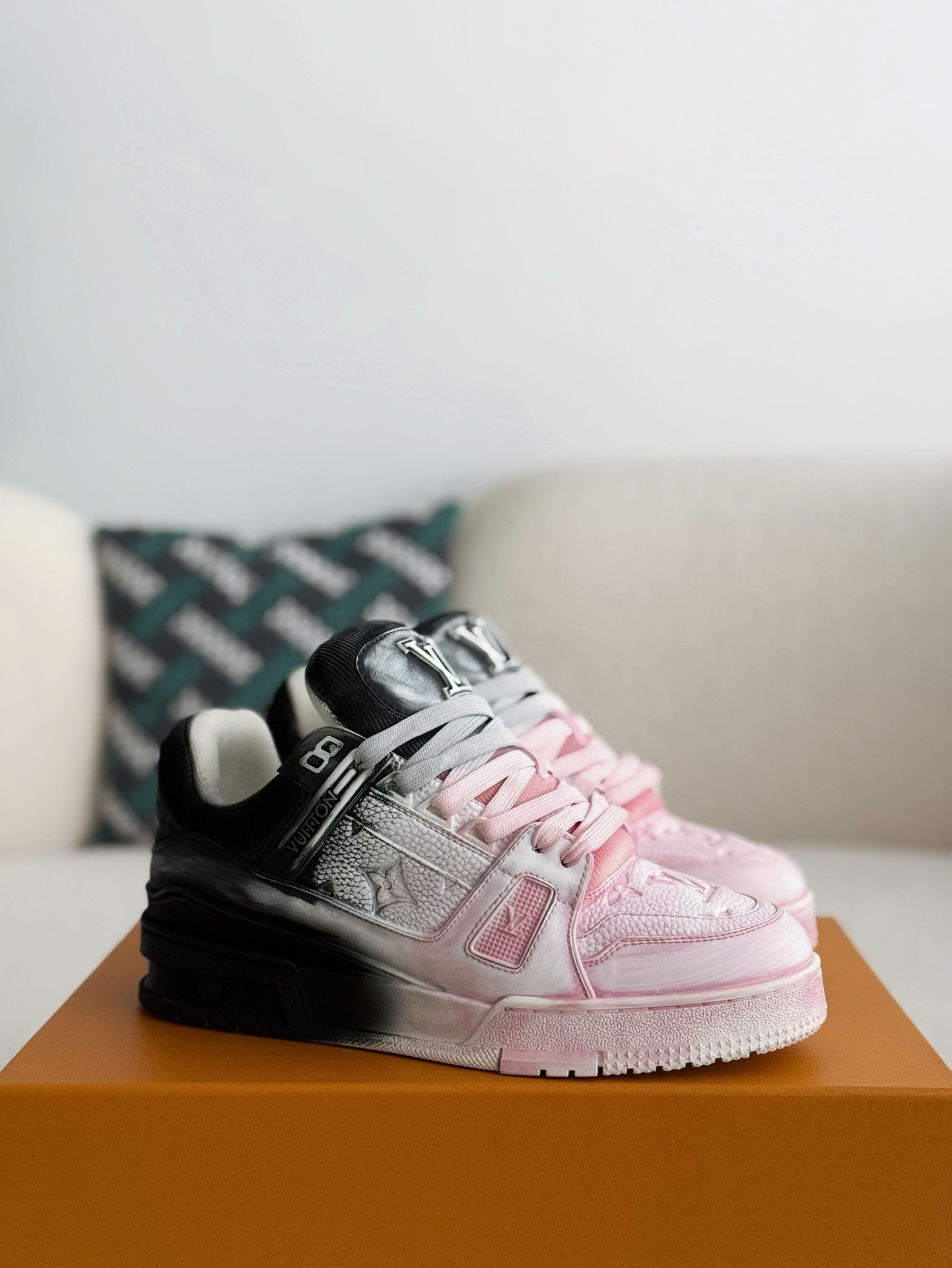 [#3894]LOUIS VUITTON TRAINER SNEAKERS