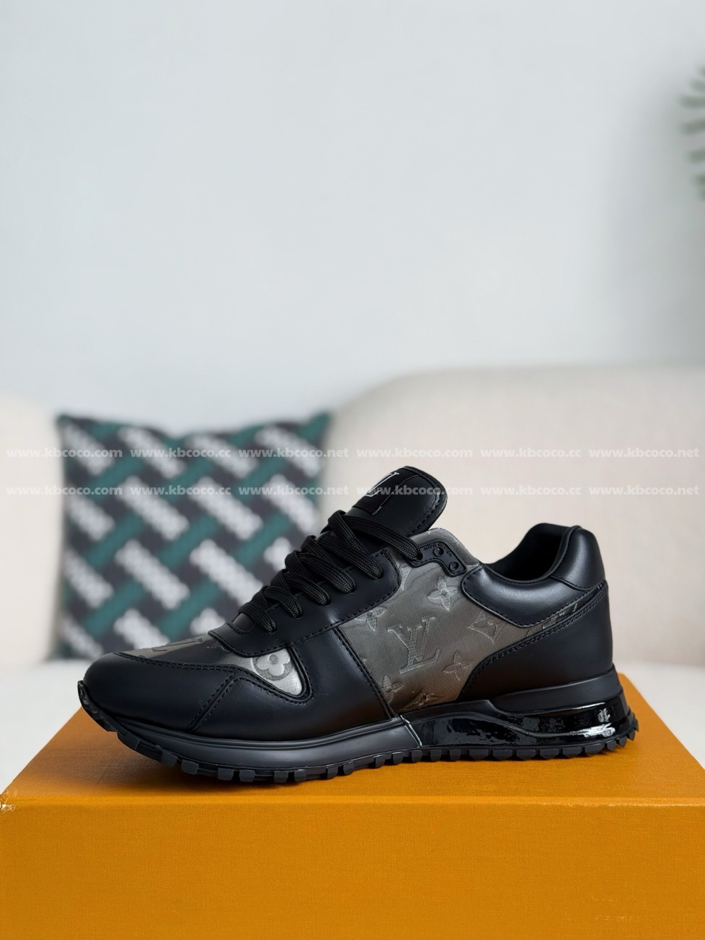 【#4676】 LOUIS VUITTON RUN AWAYCASUAL SHOES