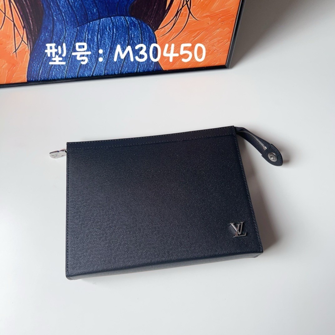 LOUlS VUITTON calfskin protecti Vecase clutch M30450