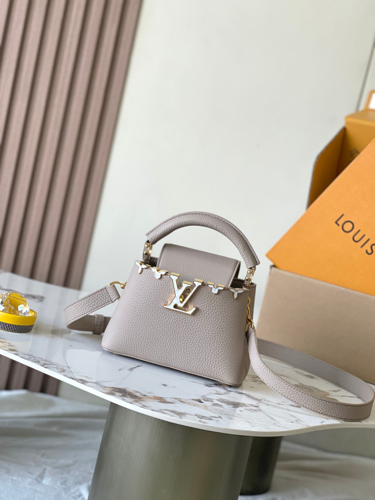 LOUIS VUITTON Capucines Handbag/Top Quality M11341