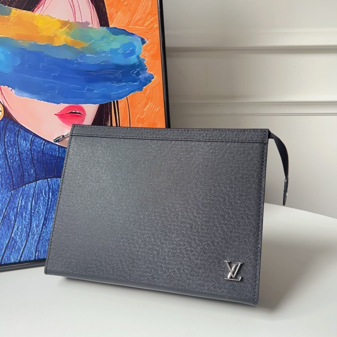 LOUlS VUITTON calfskin protecti Vecase clutch M30450