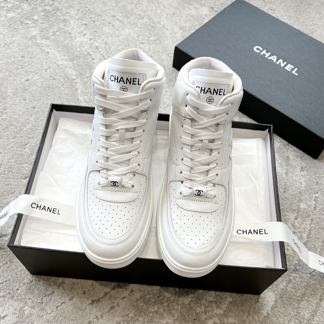 CHANEL Sneakers