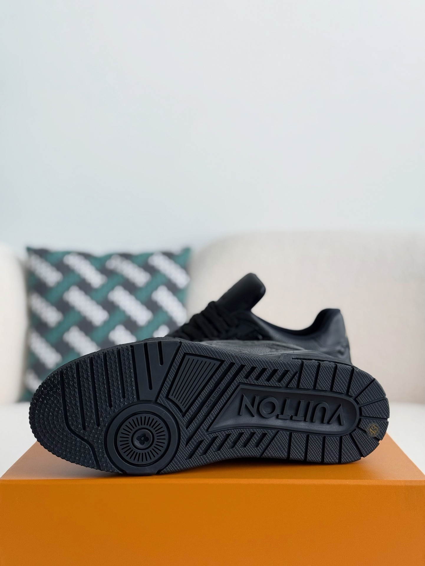 [#3854」 LOUIS VUITTON TRAINER SNEAKERS