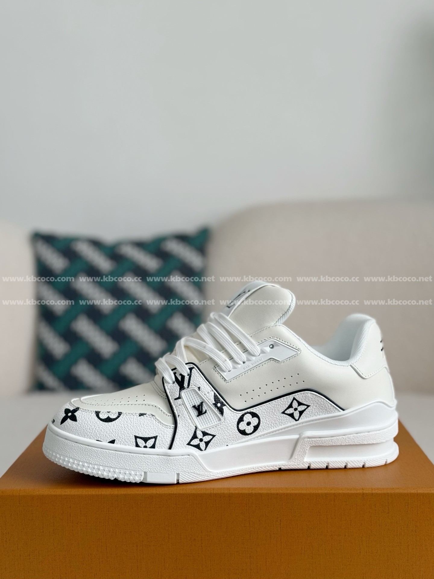 【#4636】 LOUIS VUITTON TRAINER SNEAKERS