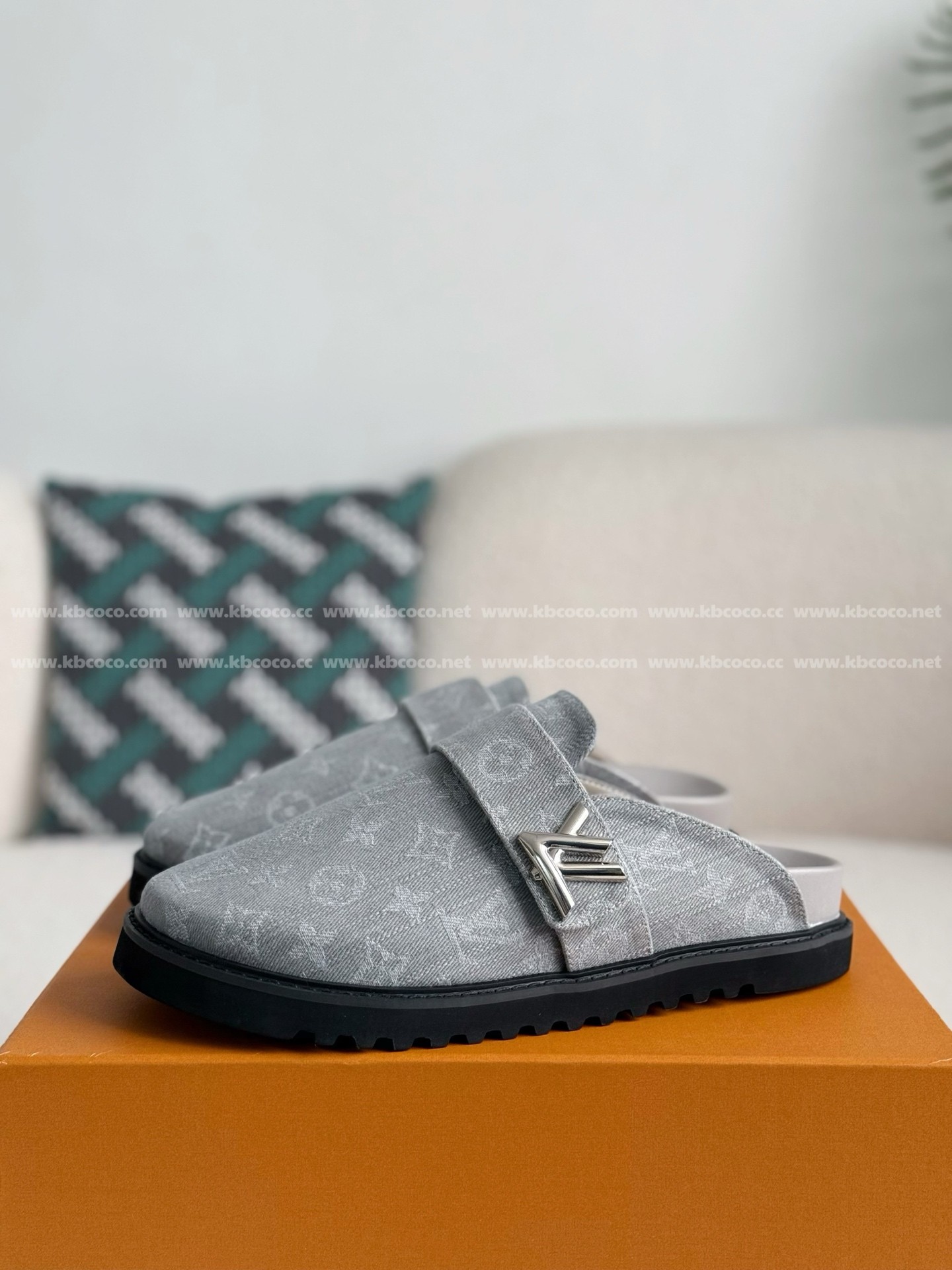 【#5225】 LOUIS VUITTON SANDALS