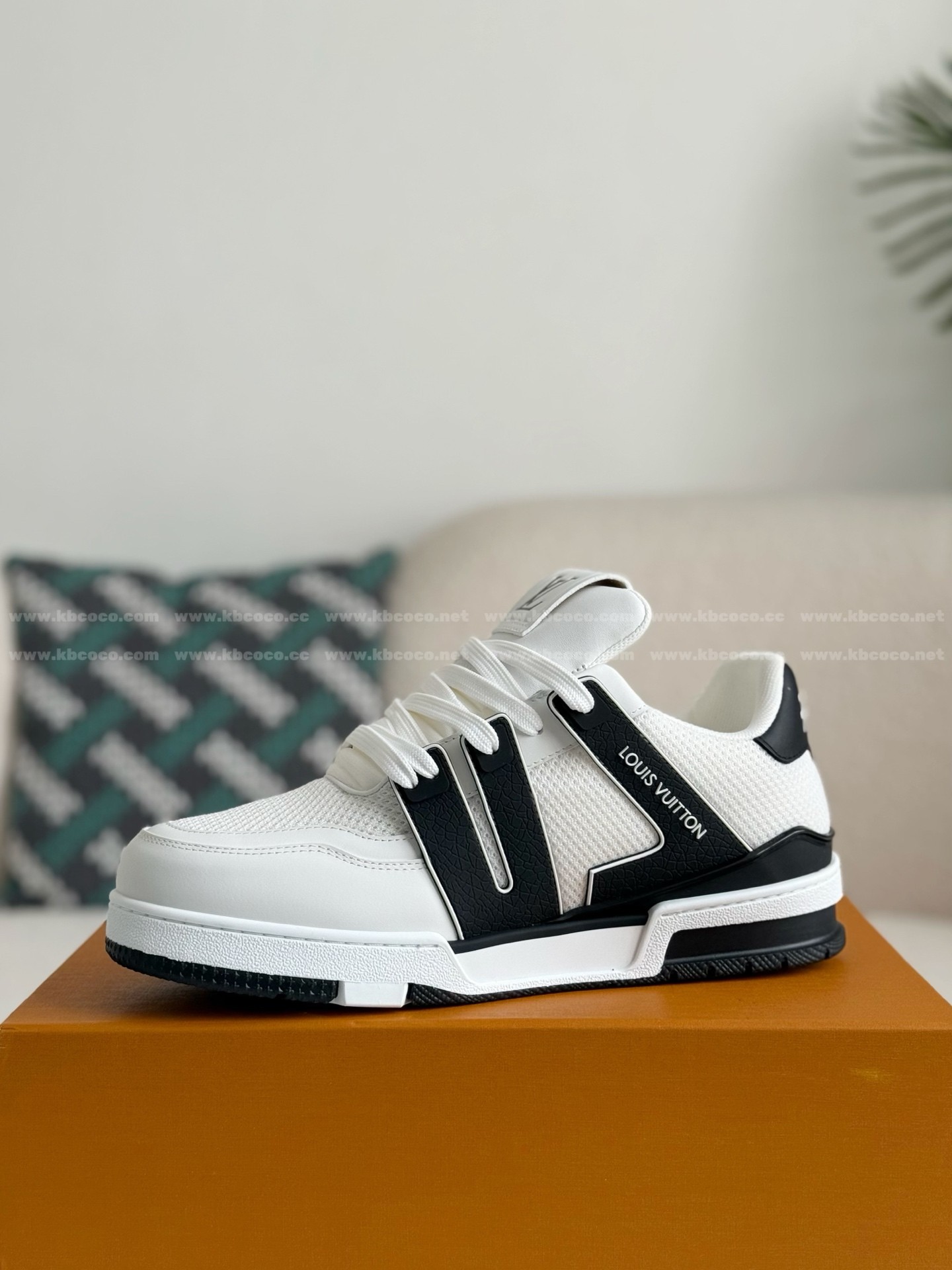 【#5821】 LOUIS VUITTON TRAINER SNEAKERS