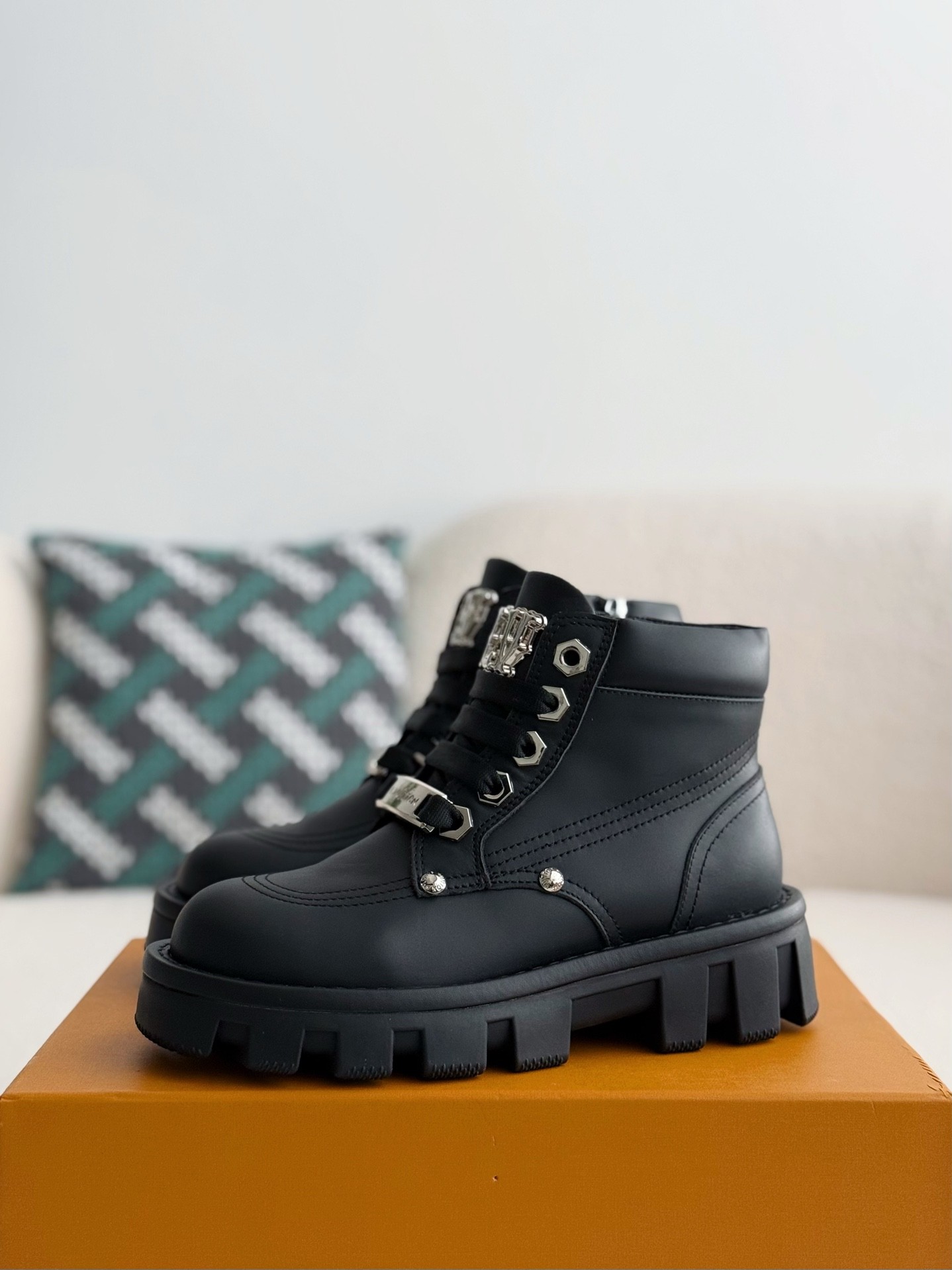 [#3718] LOUIS VUITTON Leather Round toe lace-up boots