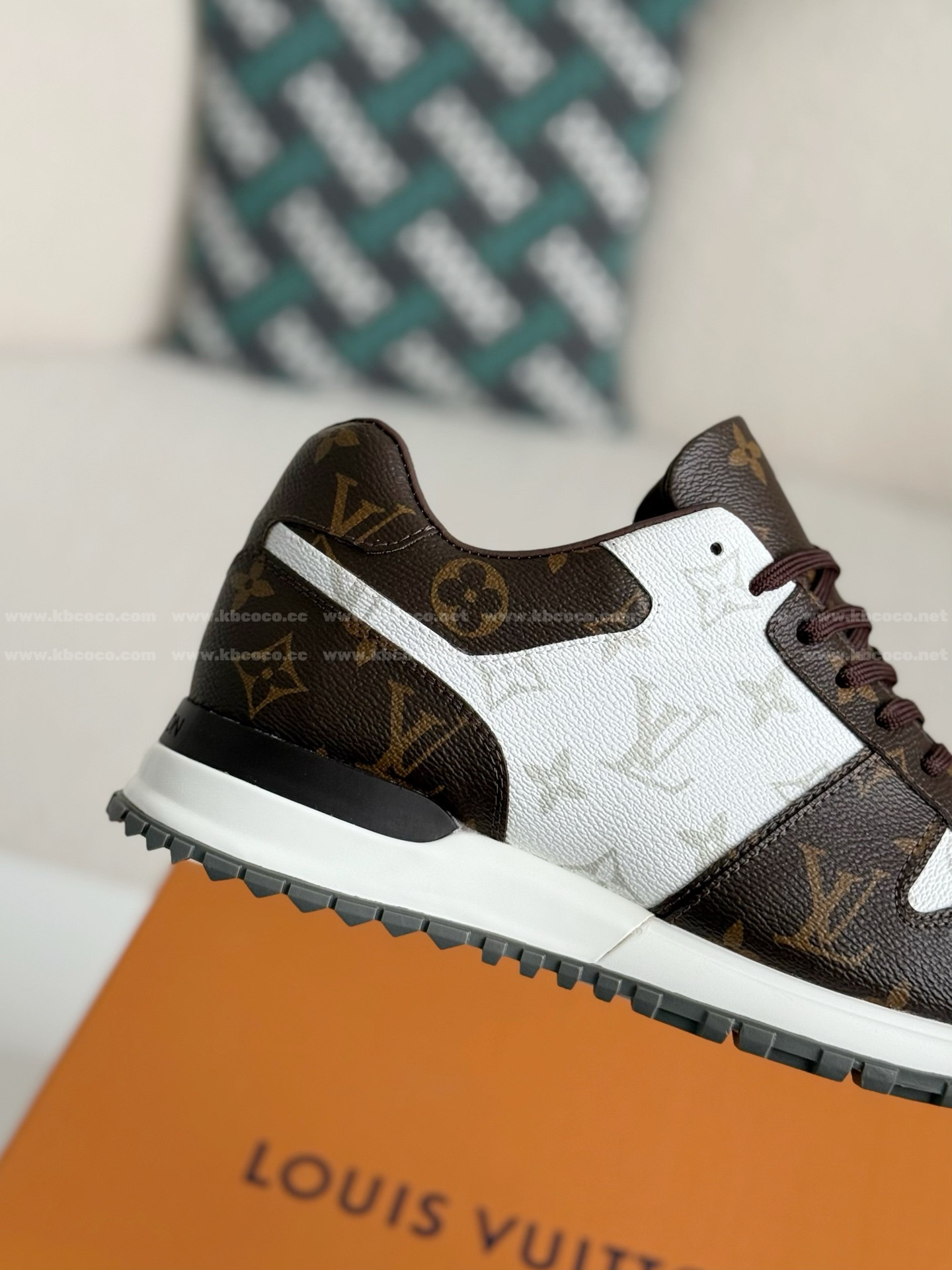 【#5693】 LOUIS VUITTON RUN AWAYCASUAL SHOES