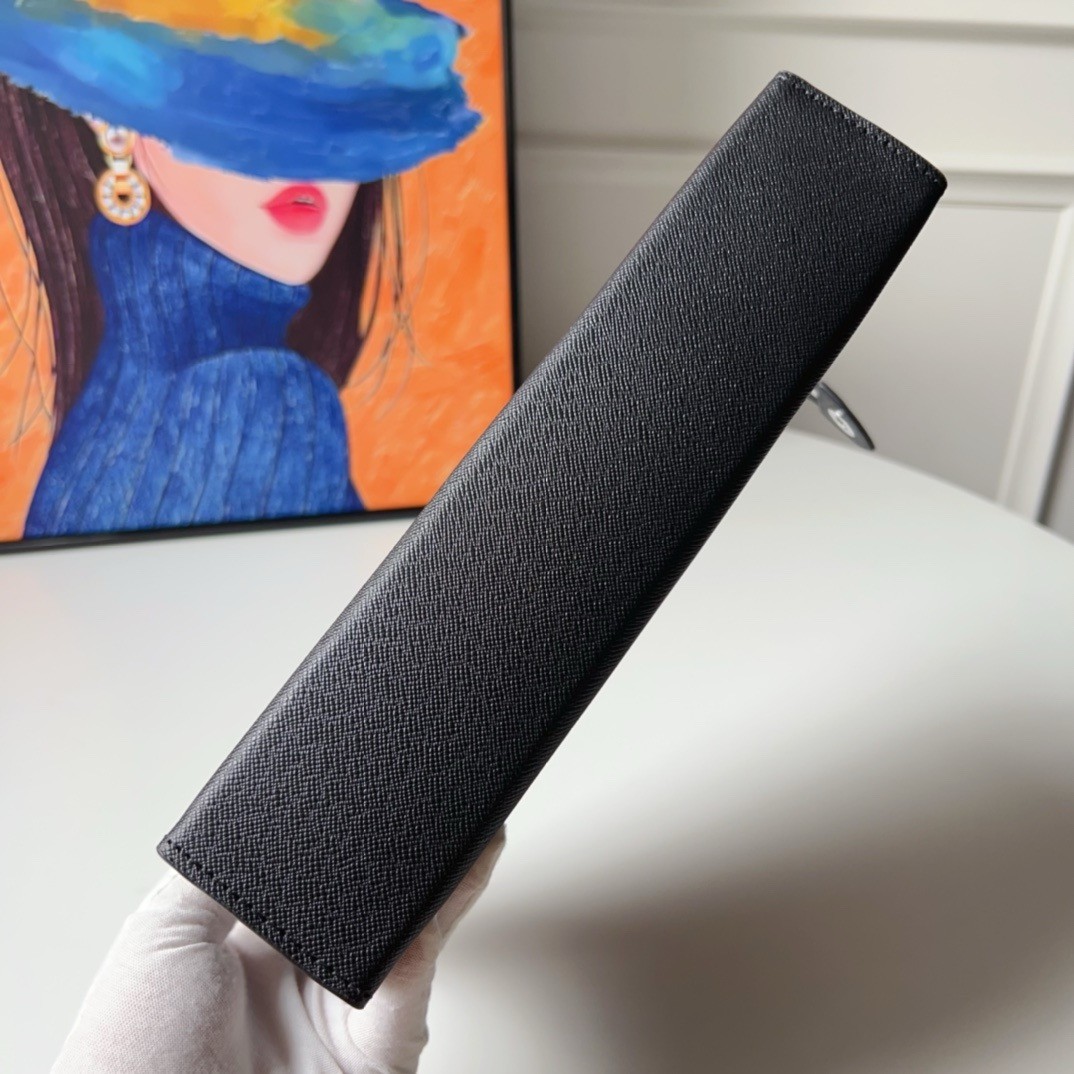 LOUlS VUITTON calfskin protecti Vecase clutch M30450