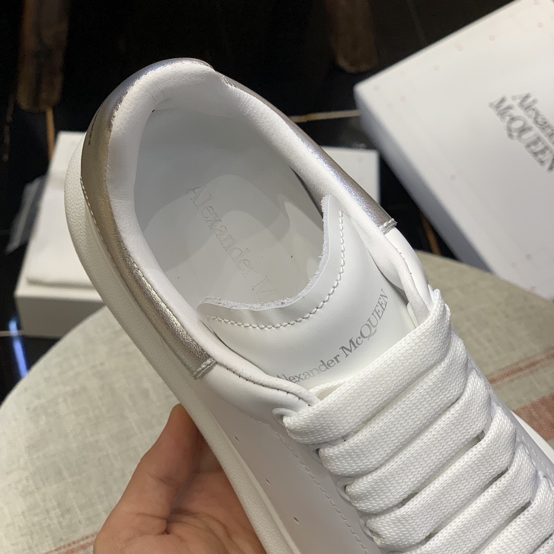 Alexander McQueen MQ silvery cowhide tail Sneakers