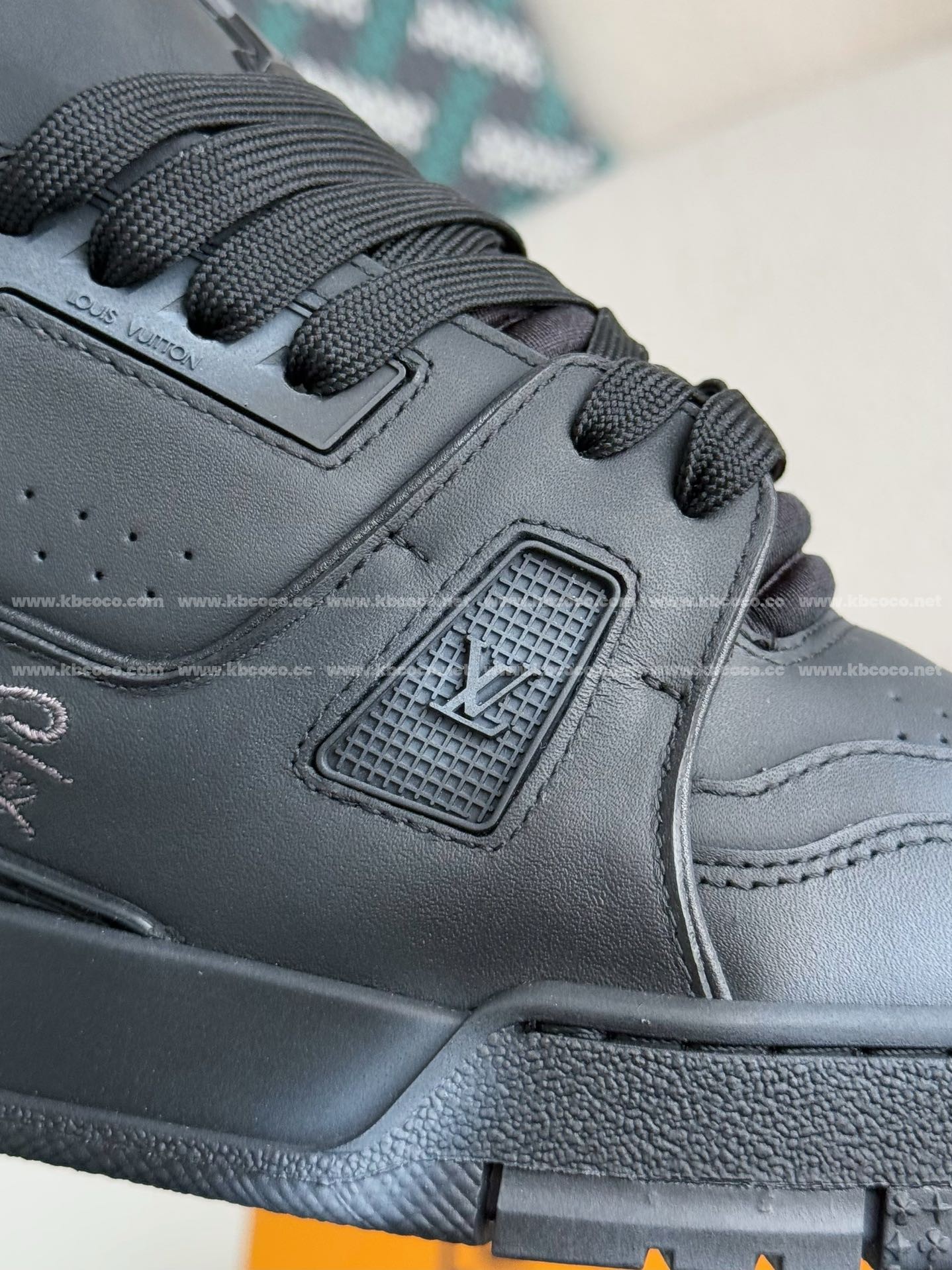 【#4011】 LOUIS VUITTON TRAINER SNEAKERS