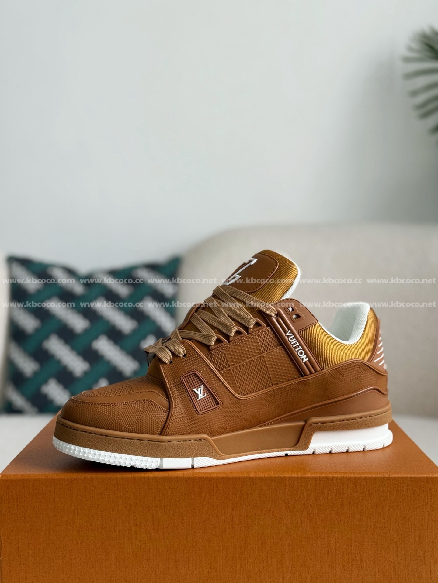 【#5440】 LOUIS VUITTON TRAINER SNEAKERS