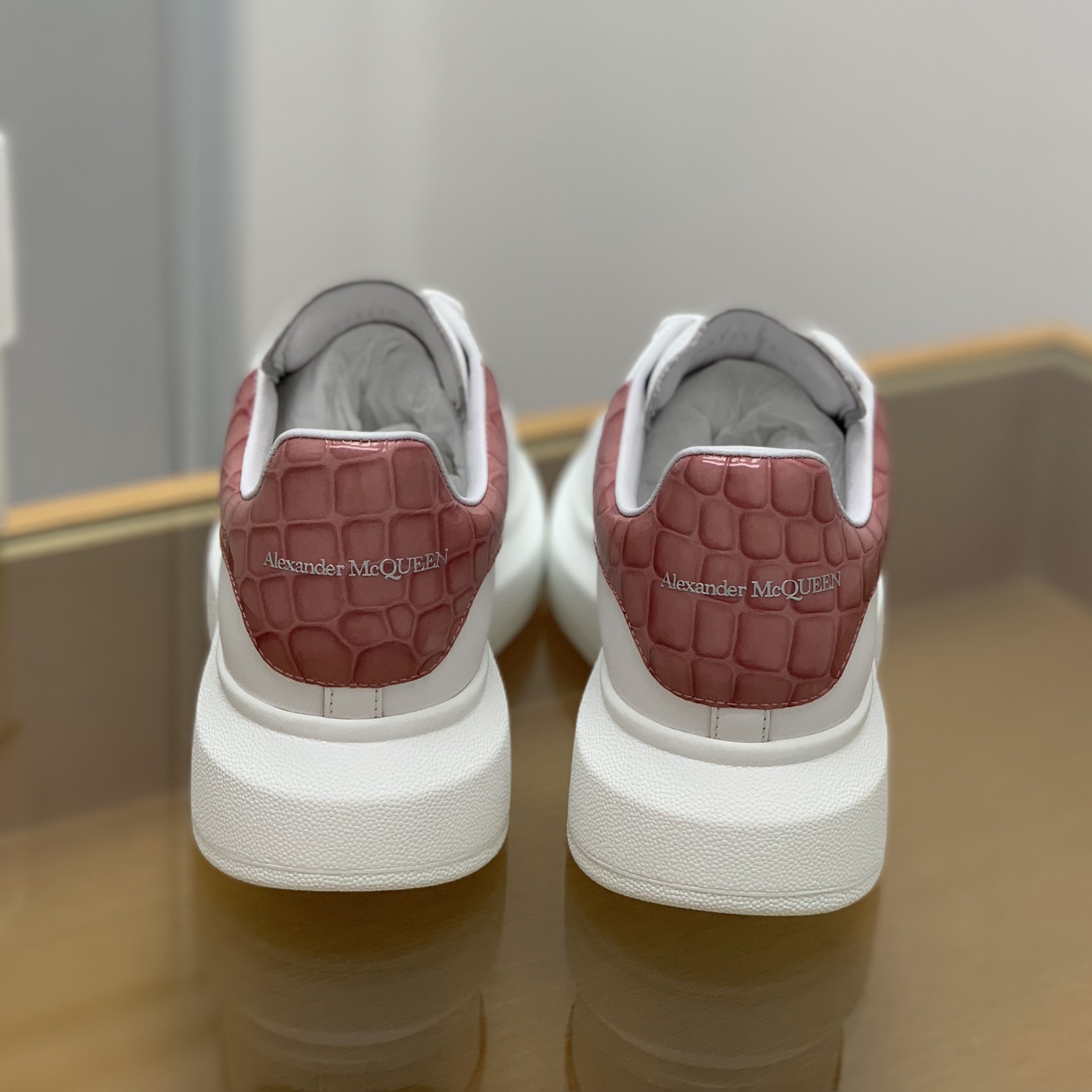 Alexander McQueen MQ Powdery beadStone grain tail Sneakers