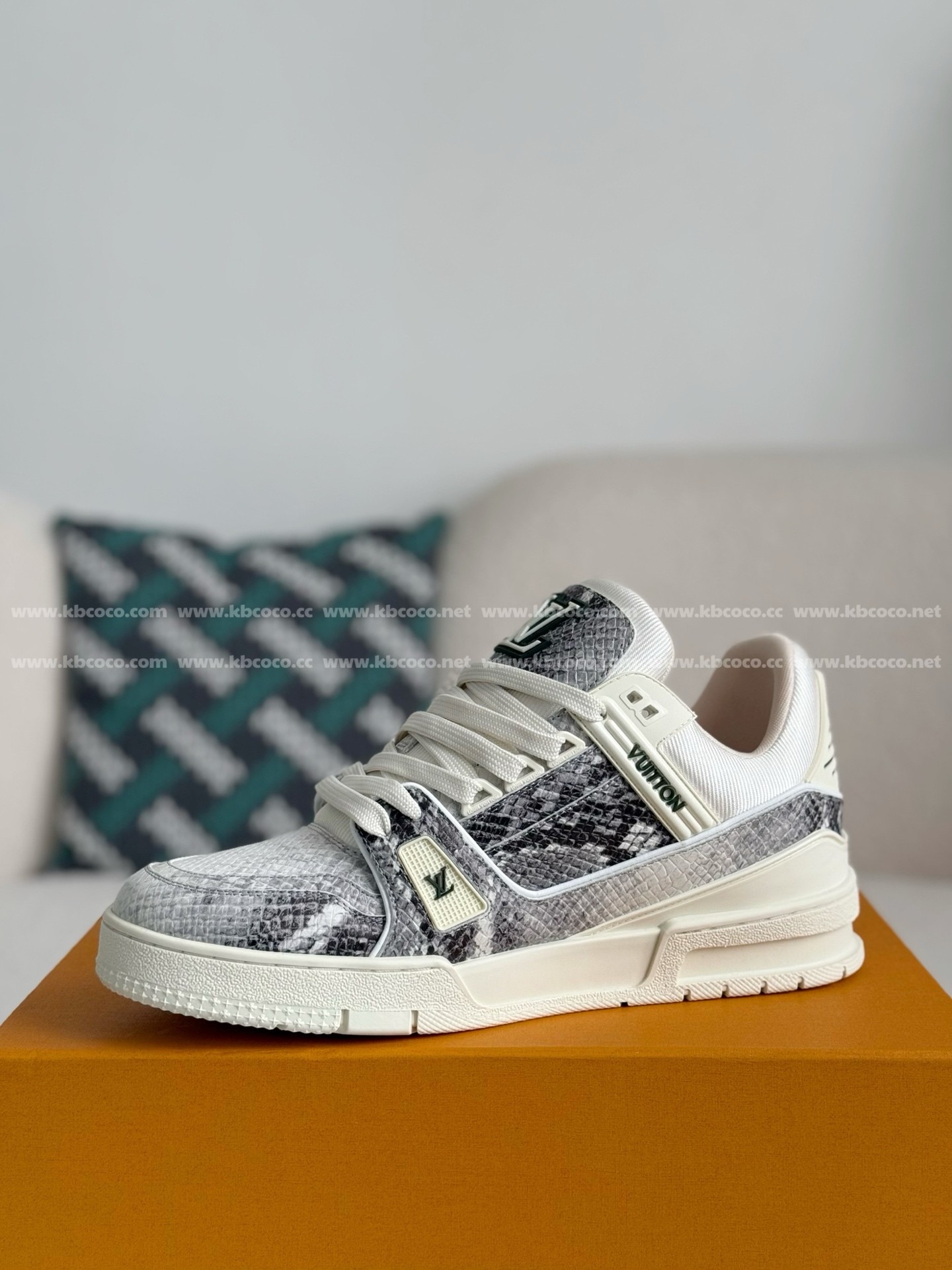 【#4541】LOUIS VUITTON TRAINER SNEAKERS