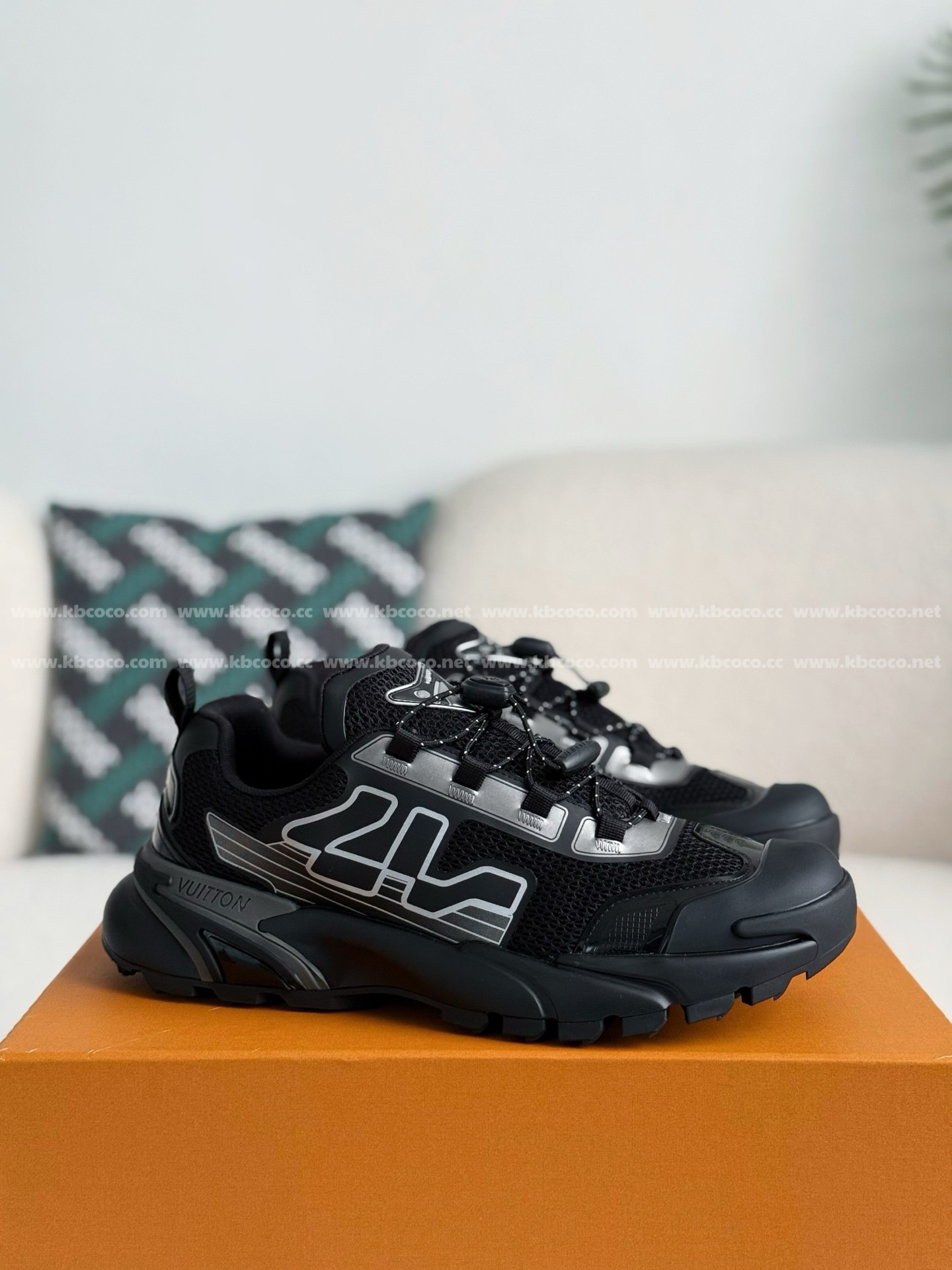 【#5229】 LOUIS VUITTON RUNNER TATIC CASUAL SHOES