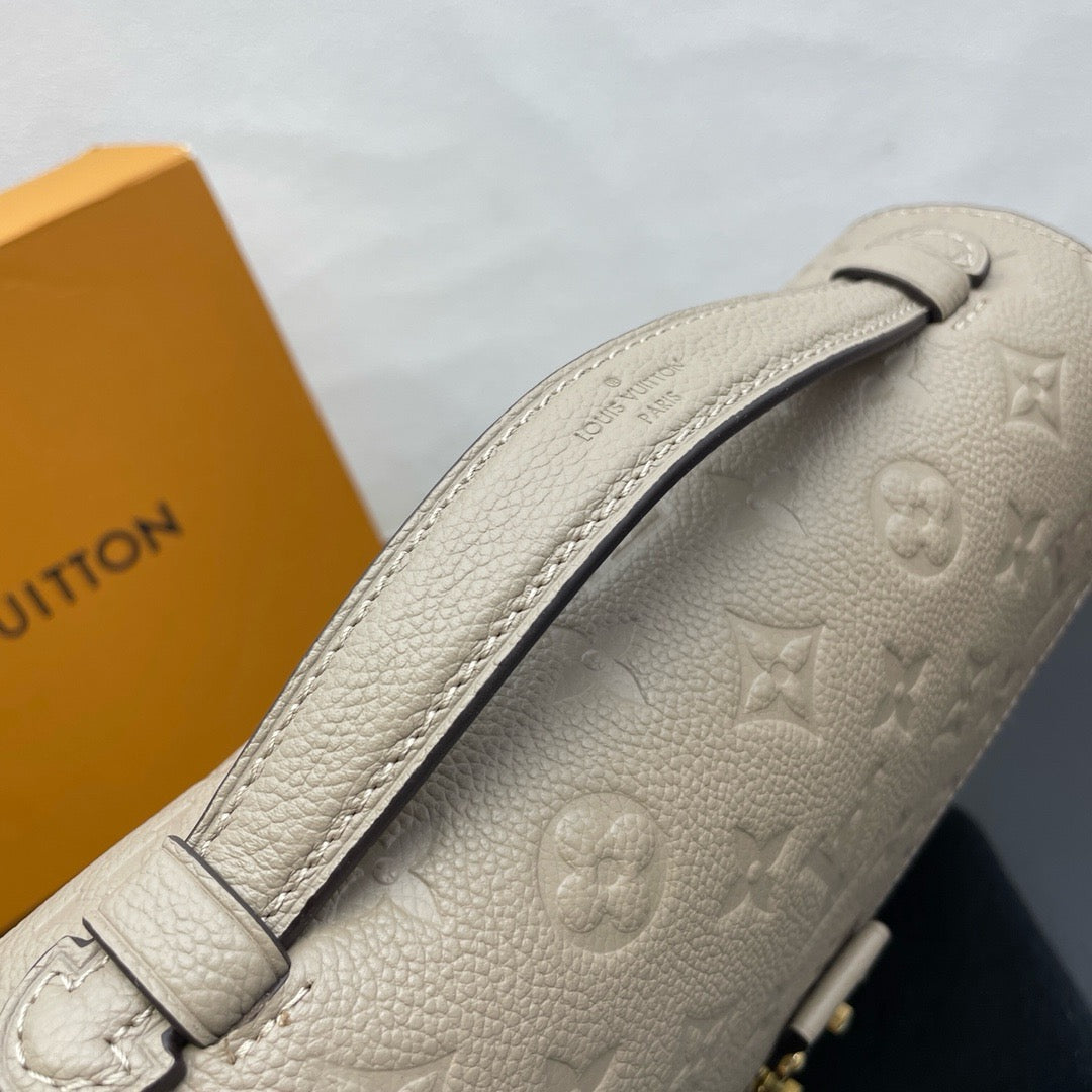 LOUIS VUITTON Pochette Metis Postman bag/top quality M47142