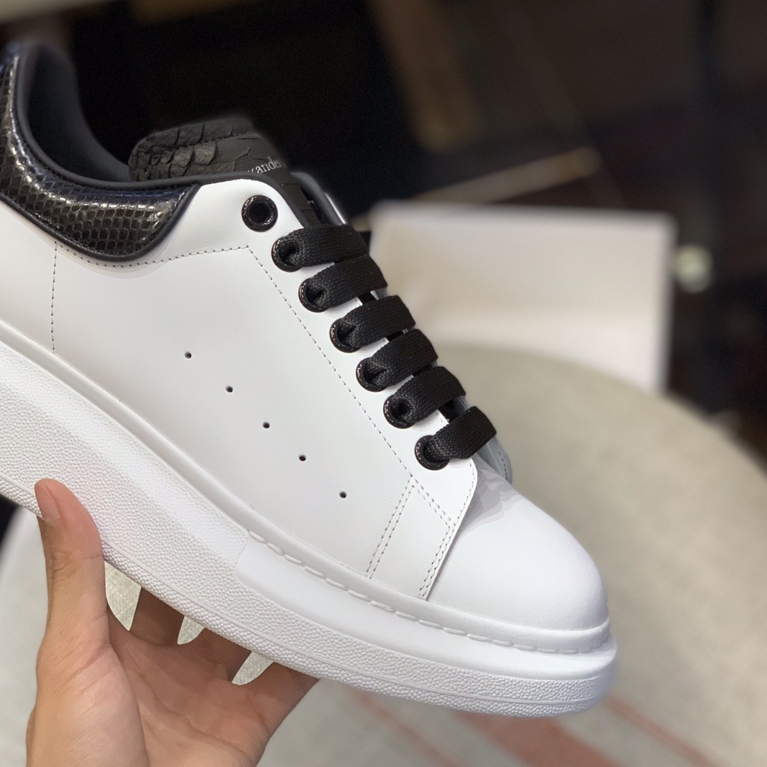 Alexander McQueen MQ Black snake-grain patternTail Sneakers