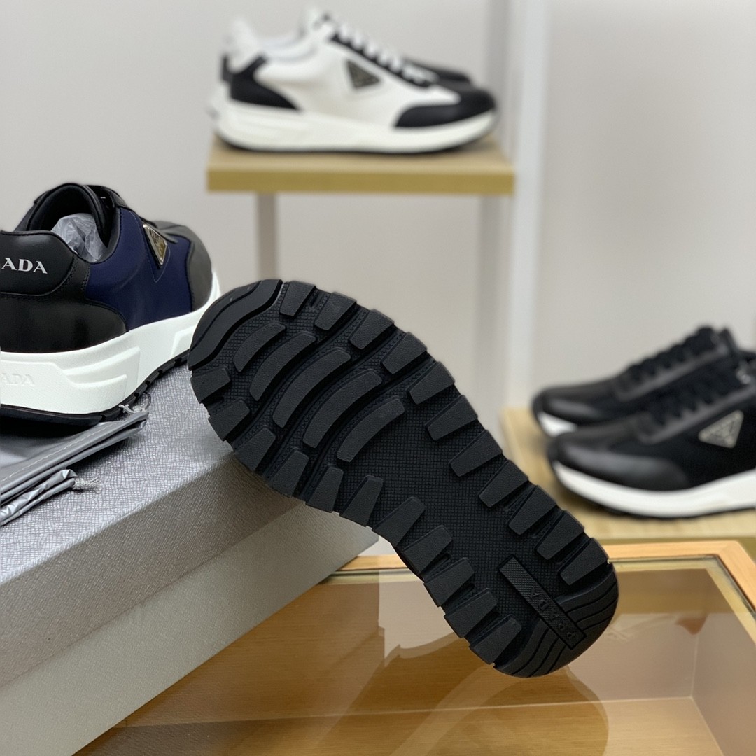 【#611】 Prada Sneakers