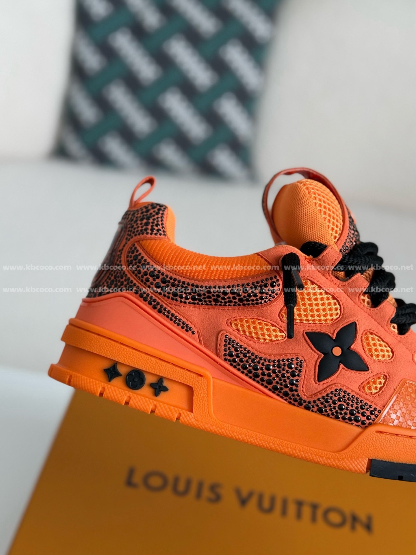 【#5073】 LOUIS VUITTON RUNNER TATIC SNEAKERS
