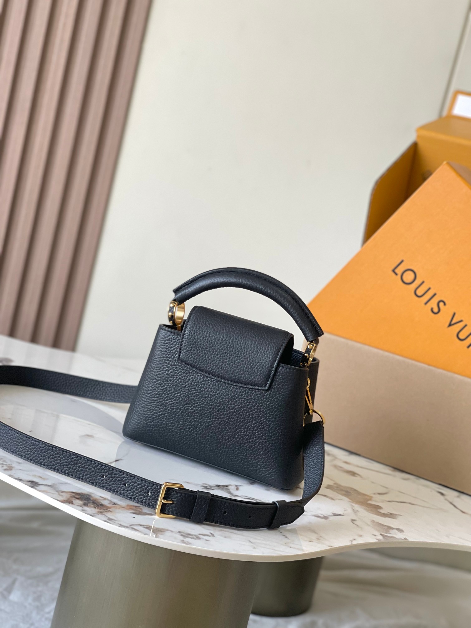 LOUIS VUITTON Capucines Mini Handbag/Top Quality M24729