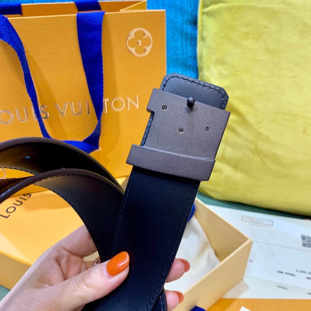 【#1317】 Louis Vuitton LV men's belt lNITIALES M9043T