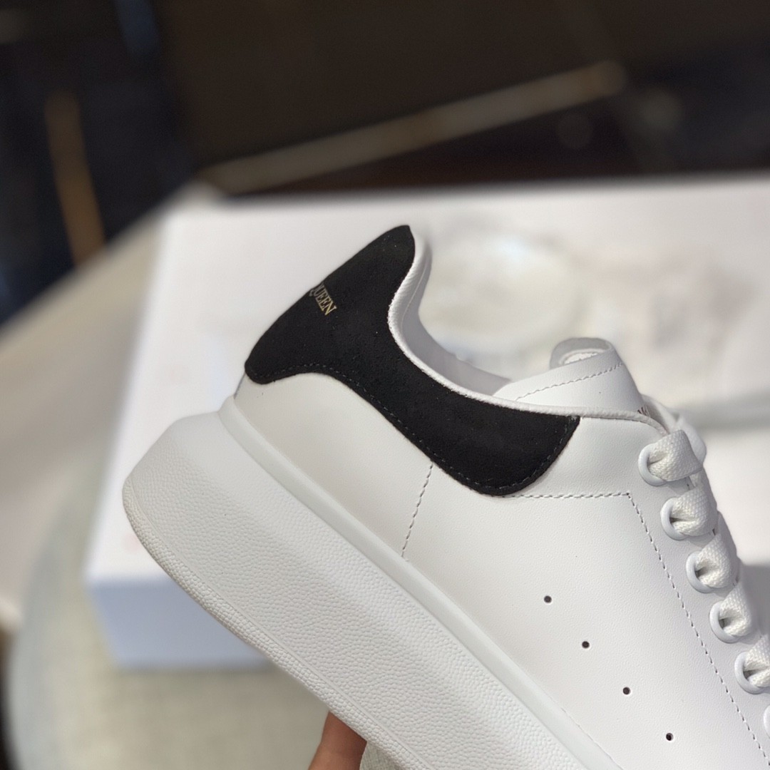 Alexander McQueen MQ Black velvet tail Sneakers