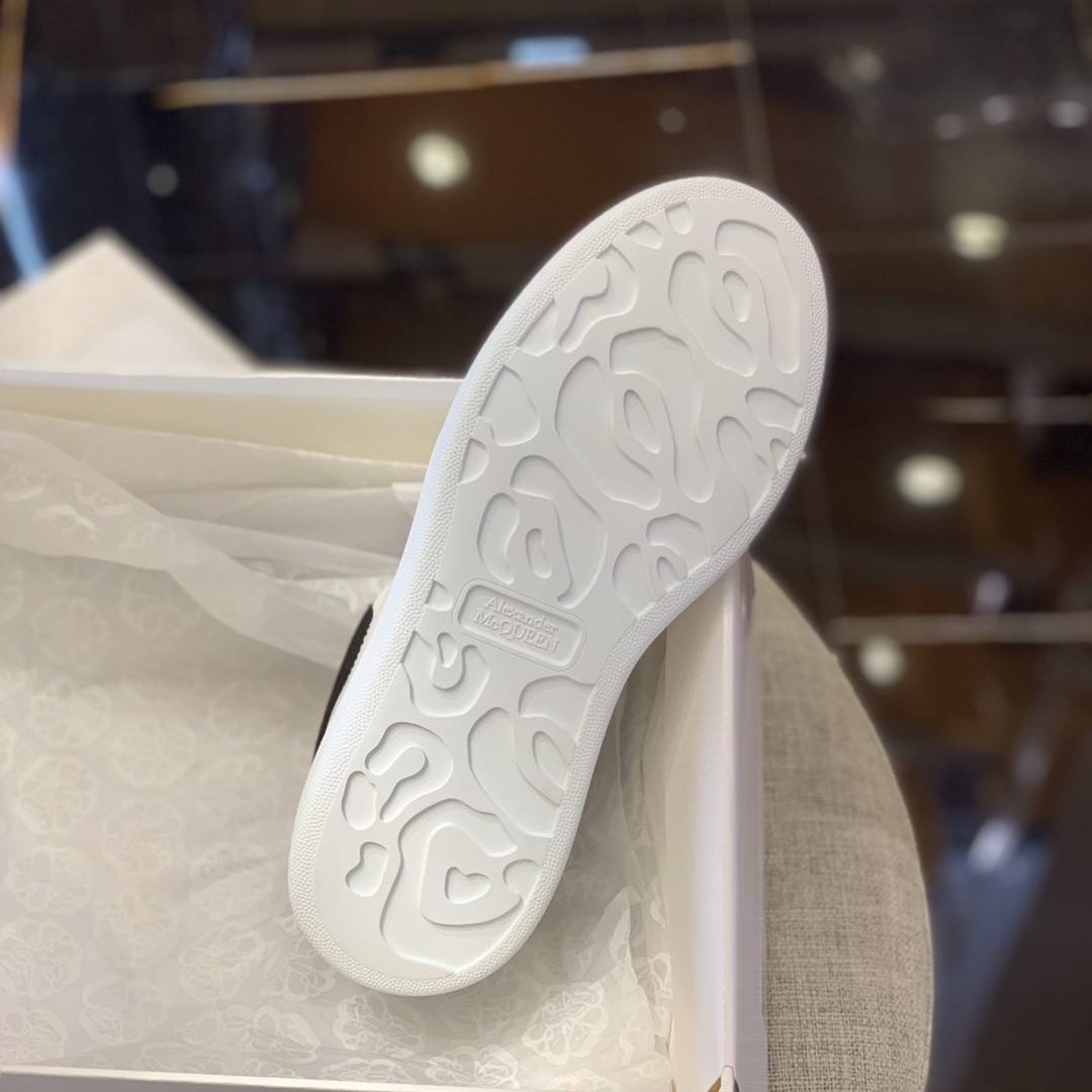 Alexander McQueen MQ Black velvet tail Sneakers