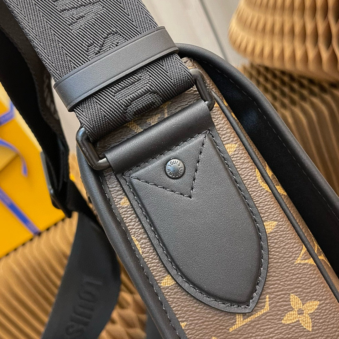 LOUIS VUITTON Archy messenger bag M46328