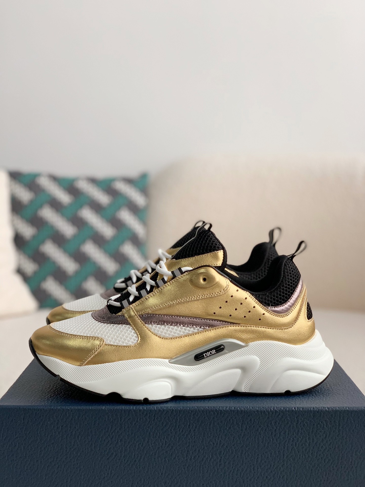 DlOR classic B22 Clunky Sneaker