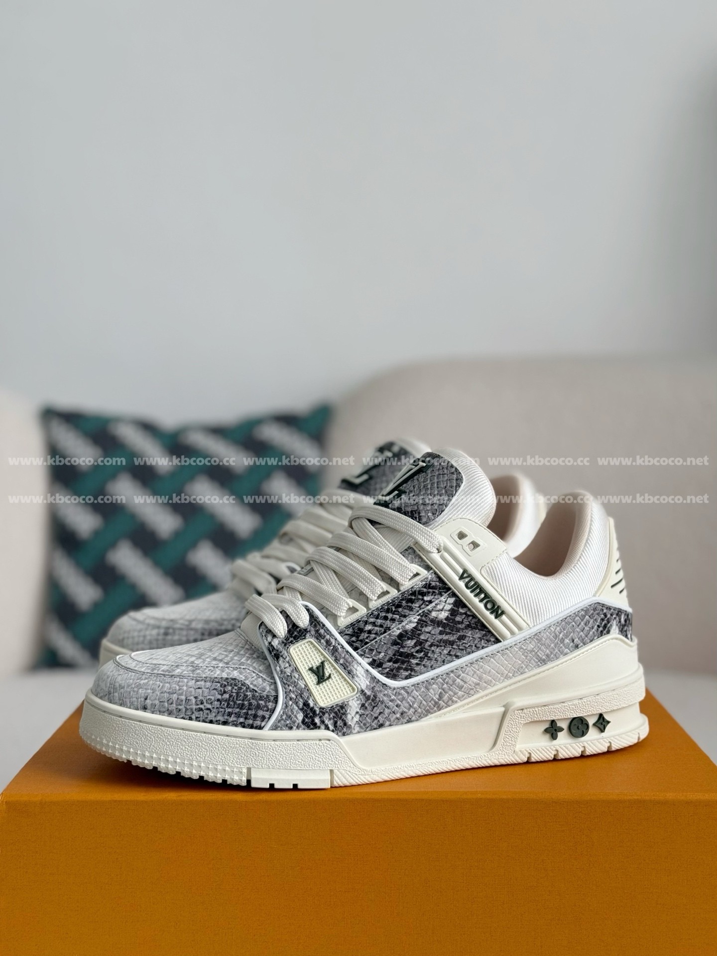 【#4541】LOUIS VUITTON TRAINER SNEAKERS