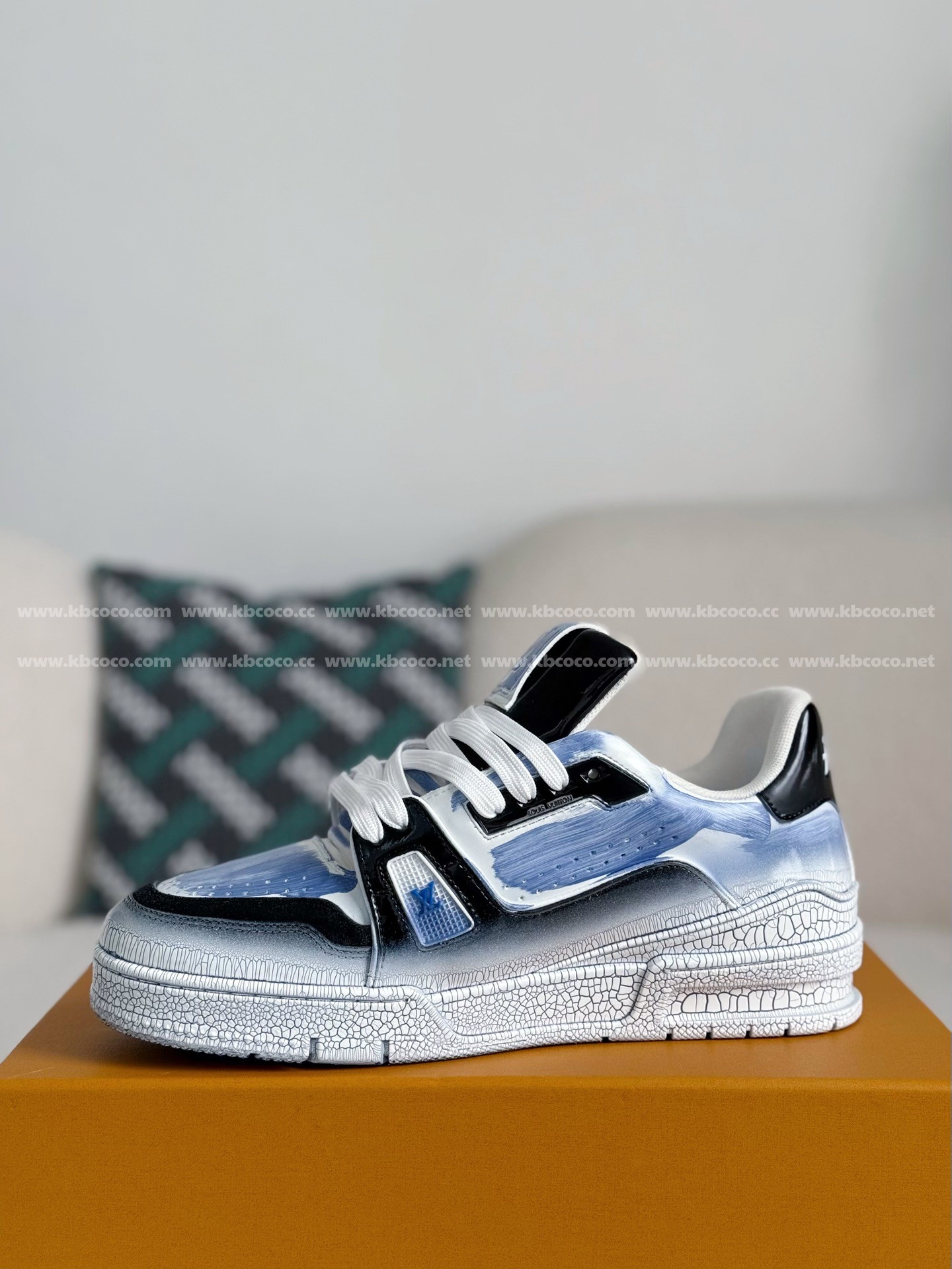 【#4492】 LOUIS VUITTON TRAINER SNEAKERS
