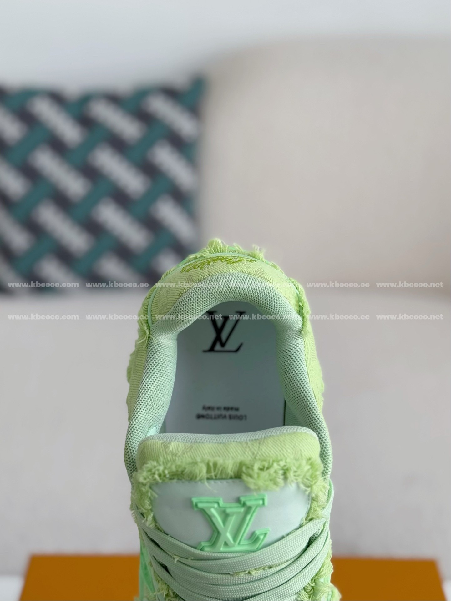 【#3977】 LOUIS VUITTON TRAINER SNEAKERS